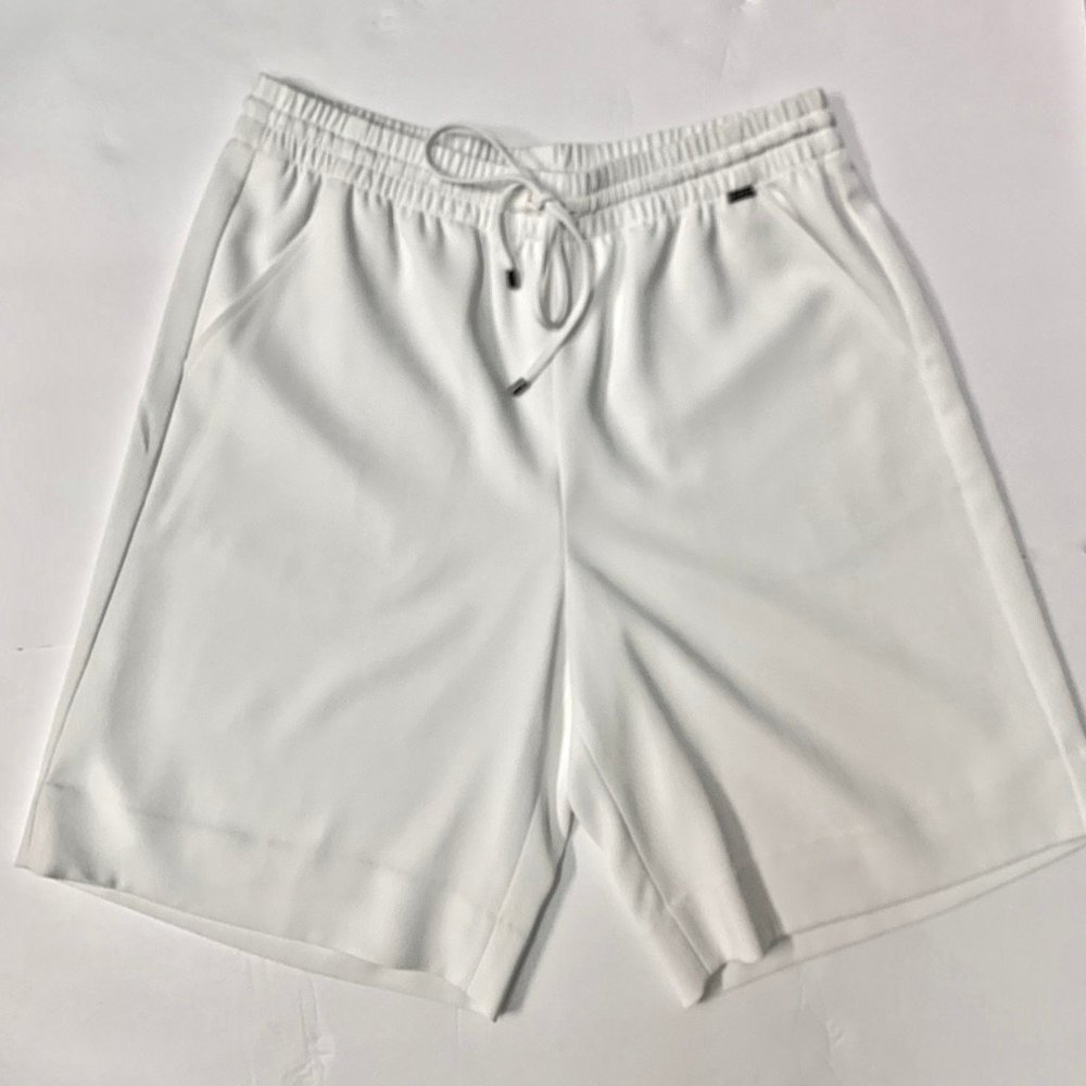 NWOT ST. JOHN WHITE, LONG, FLOWY POLY SHORTS S